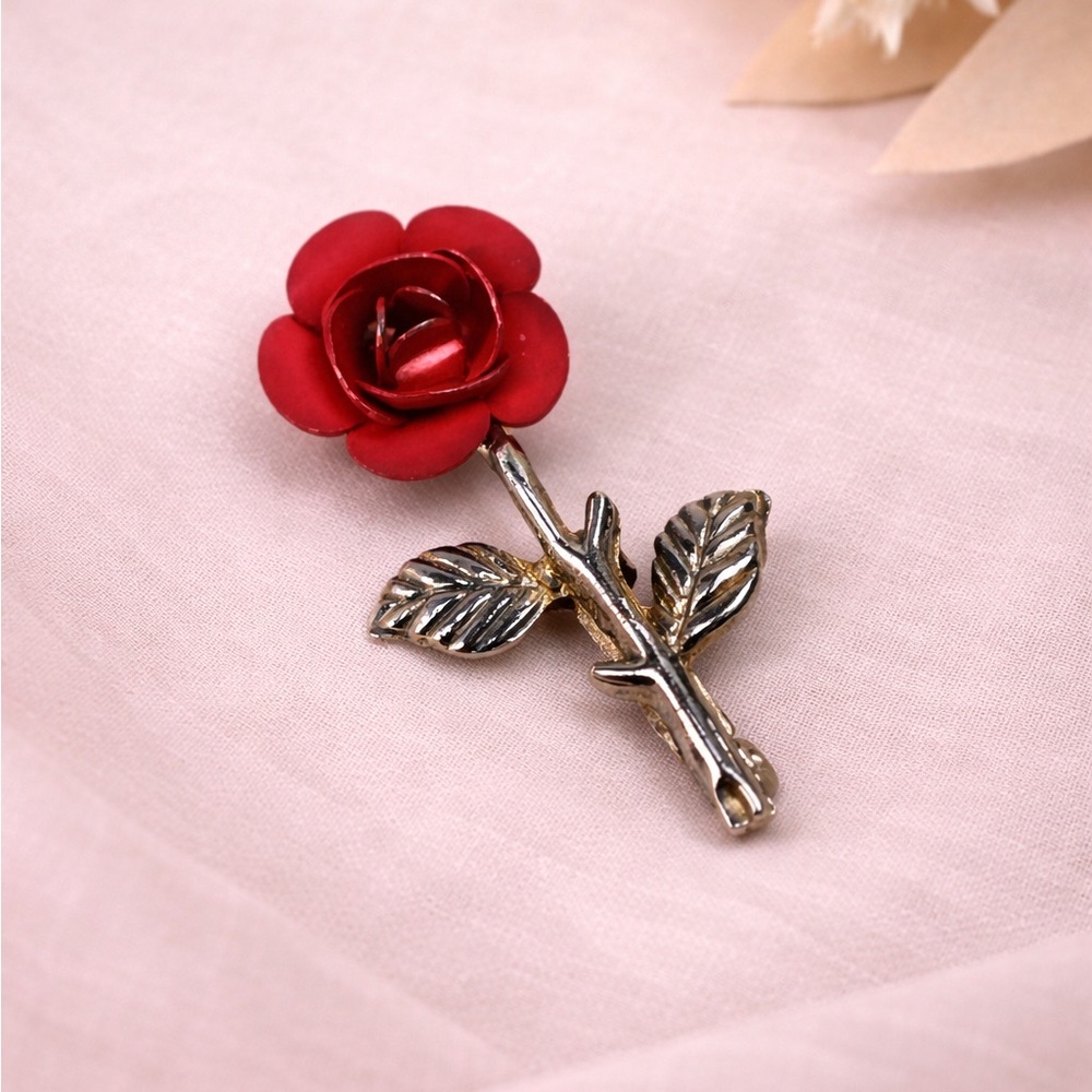 Vintage Red Rose Brooch Gold Tone Stem Floral Pin Retro Flower Jewelry
